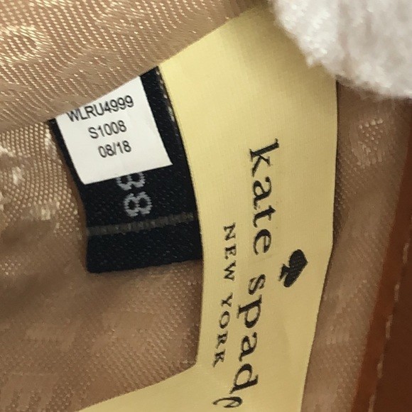 Kate Spade
Larchmont Avenue Neda Pebble Leather - Picture 5 of 7